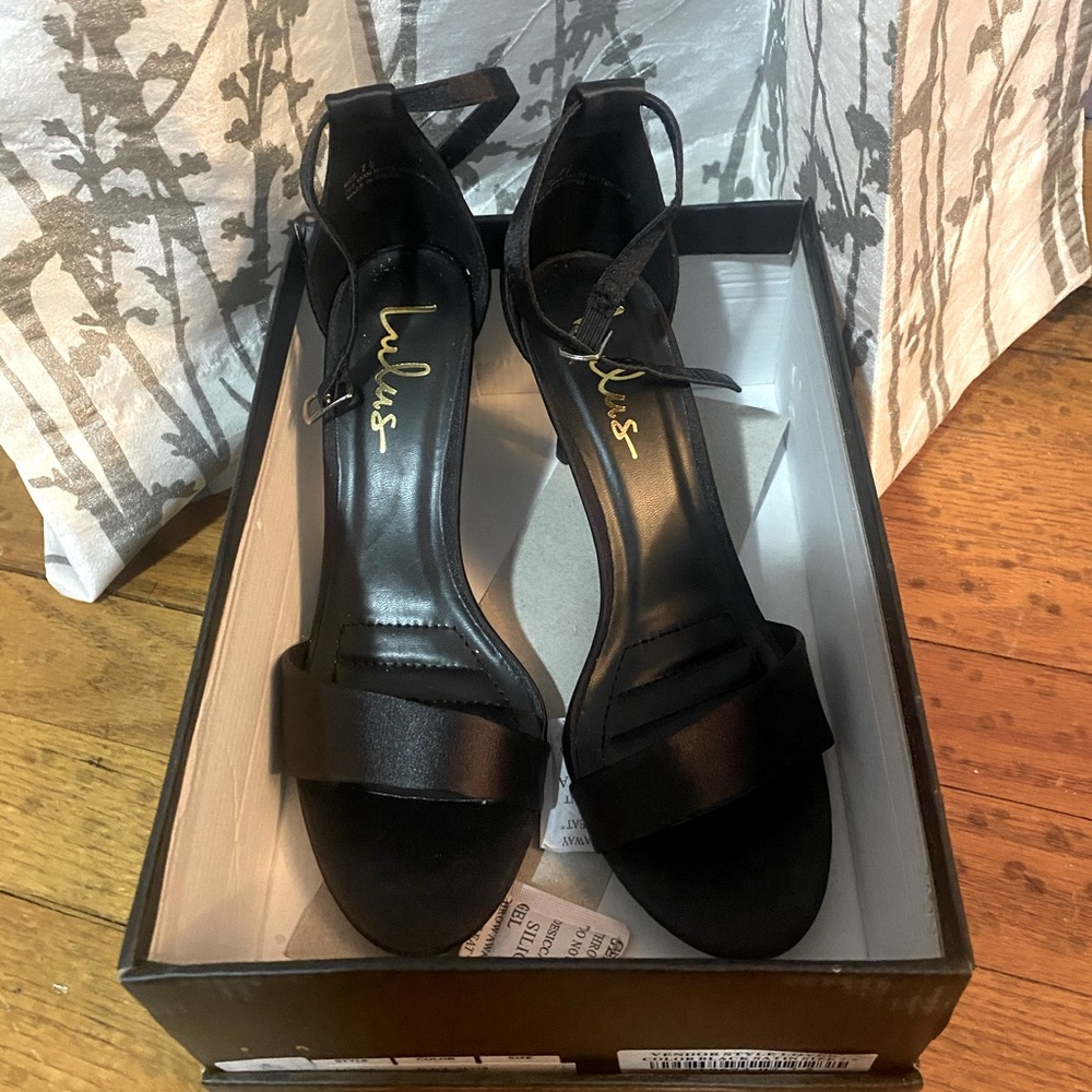 Black strappy heel